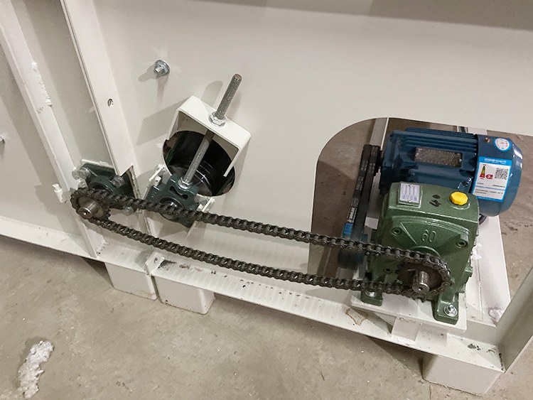 Polyester-Feeding-Machine3.jpg